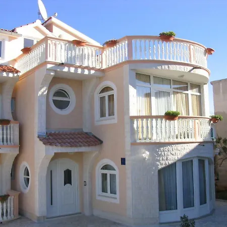 25 * Vodice